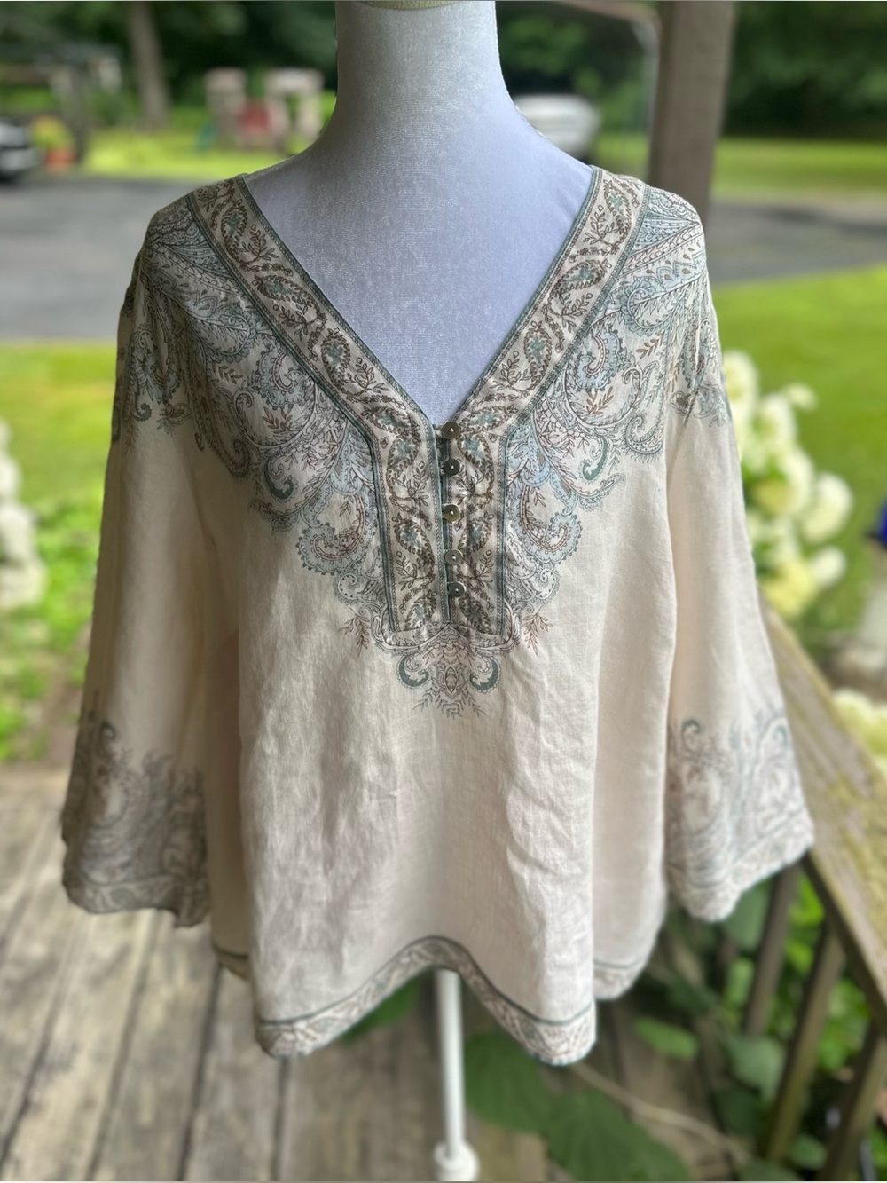 J.Jill 100% Linen V-Neck Cream Tunic Top with Paisley Accents
